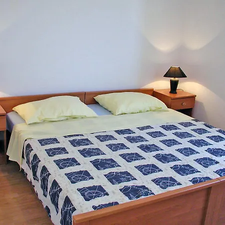 Apartment In Ugljan - Insel Ugljan 7453 Lägenhet *